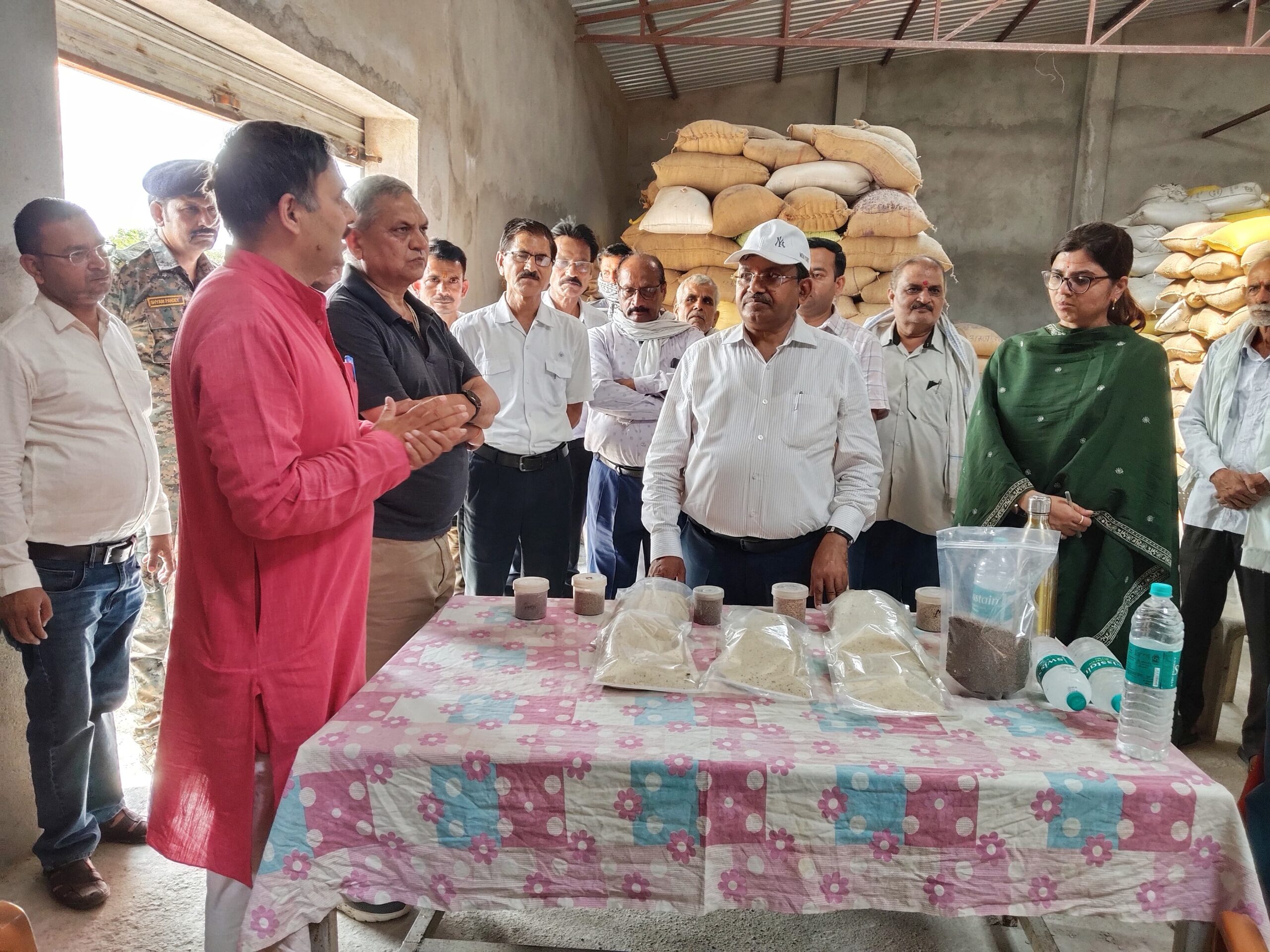 कमिश्नर बीएस जामोद ने समन्वित खेती का लिया जायजा, किसानों की आय बढ़ाने पर जोर