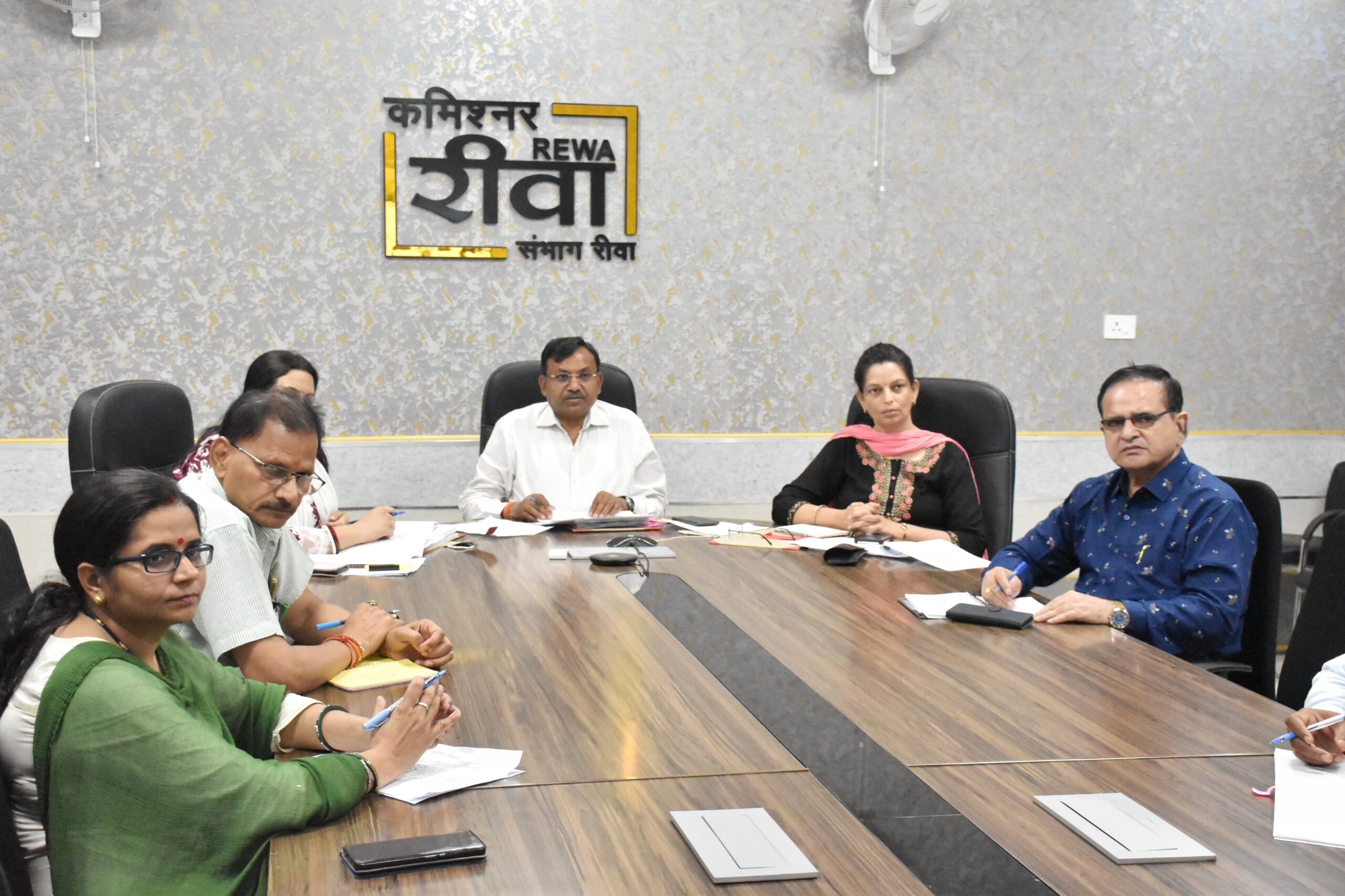 कमिश्नर बीएस जामोद ने दिए निर्देश, हर विकासखण्ड में एक लाख पौधे रोपित करने की तैयारी शुरू करें