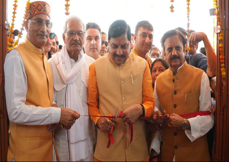 युवाओं के उज्ज्वल भविष्य की नई आधारशिलामुख्यमंत्री डॉ. मोहन यादव ने आज रीवा जिले के दिव्यगवां में शासकीय बिरसा मुंडा महाविद्यालय के नवनिर्मित भवन का लोकार्पण कर क्षेत्रवासियों को बधाई दी।