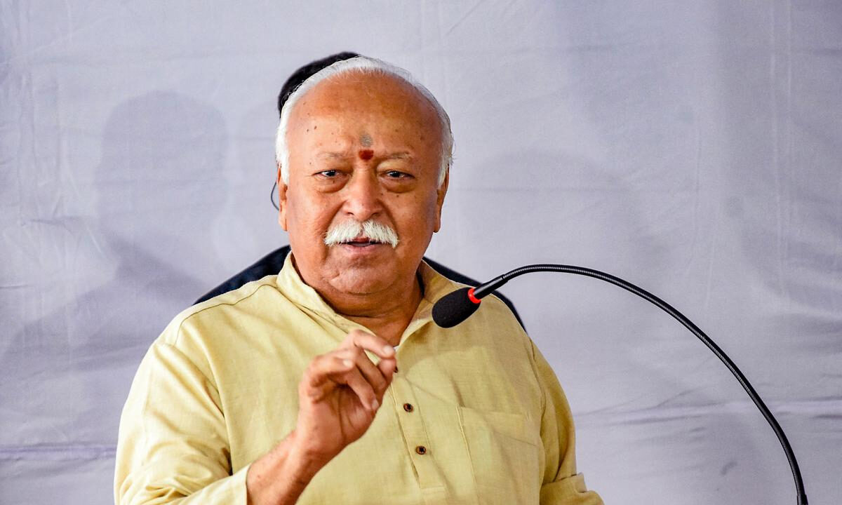 RSS Chief Mohan Bhagwat रीवा पहुंचे: तीन दिन संगठनात्मक रणनीति पर मंथन, 300 जवानों के साथ कड़ी सुरक्षा