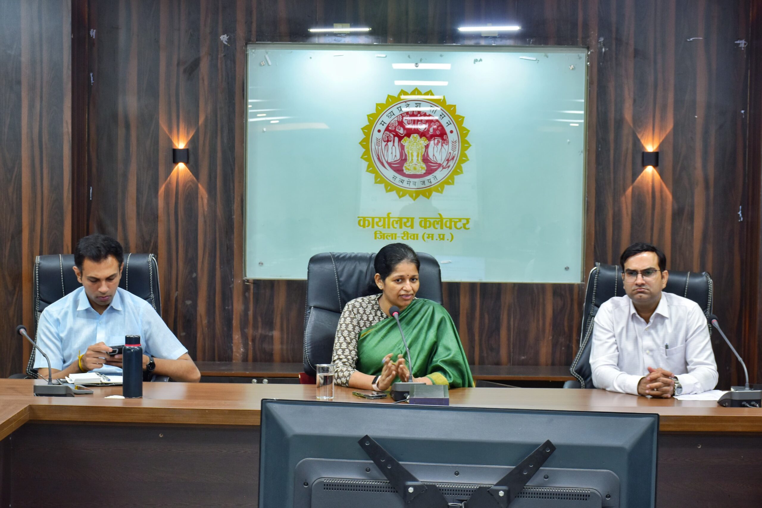 CM Helpline: 50 दिवस से अधिक लंबित शिकायतों को शीघ्र निराकृत करने के निर्देश: कलेक्टर