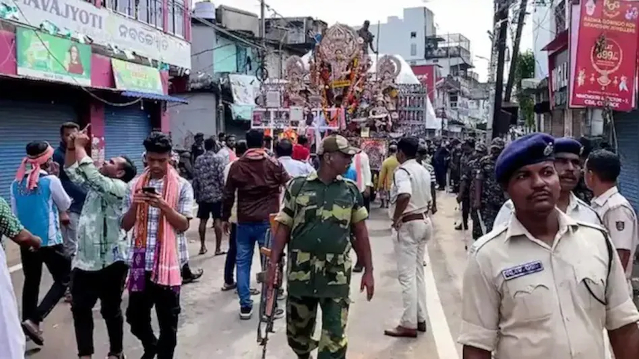 ओडिशा: कटक में दुर्गा पूजा विसर्जन के दौरान दो गुटों में भीषण झड़प: पूरे शहर में कर्फ्यू, इंटरनेट सेवाएं ठप
