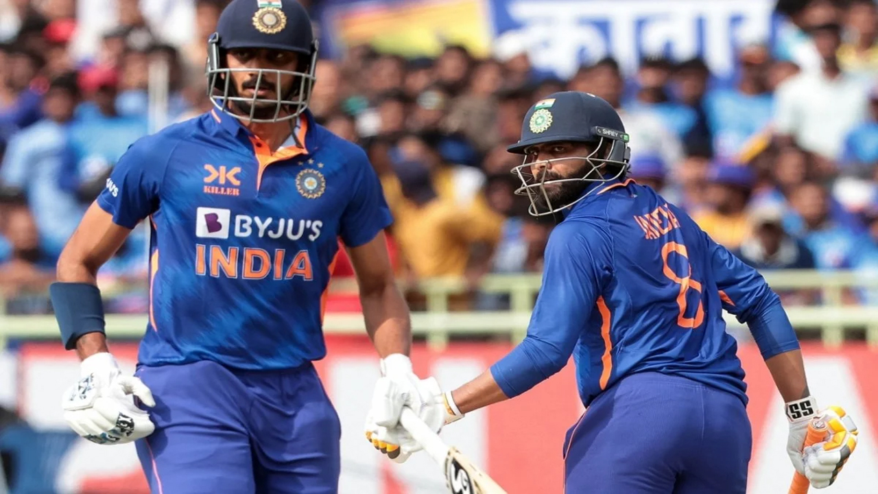 रवींद्र जडेजा की जगह फिट बैठेंगे अक्षर पटेल? फॉर्म और आंकड़ों से समझिए कौन है टीम इंडिया के लिए बेहतर विकल्प