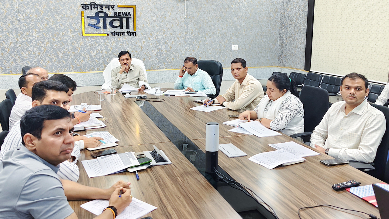 Rewa Transport and Mining Departments News; परिवहन एवं खनिज विभाग राजस्व वसूली में तेजी लाएं : कमिश्नर शीलेंद्र सिंह